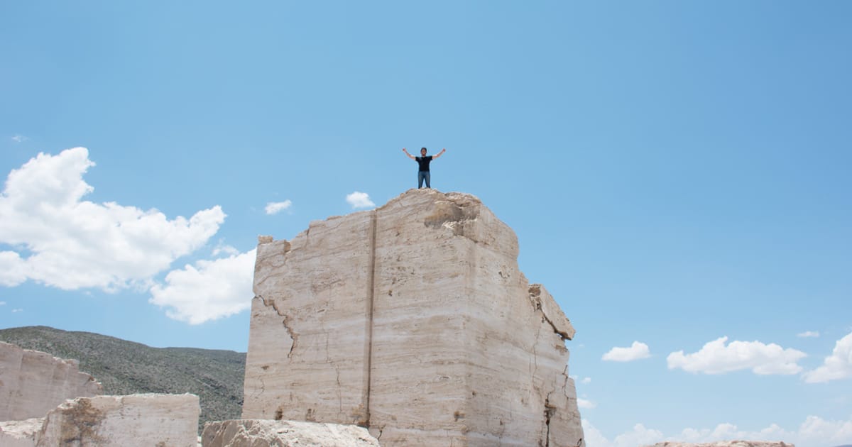 Yo arriba de la piedra